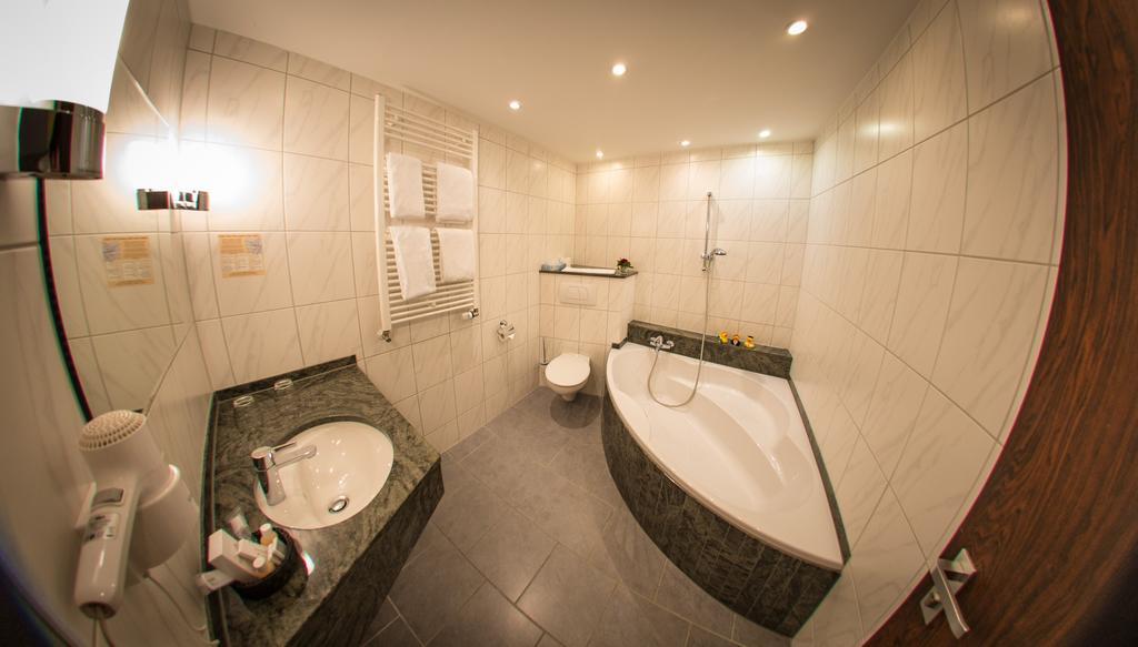 Hotel Hellers Krug Holzminden Zewnętrze zdjęcie
